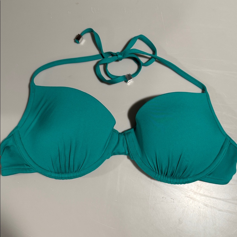 Victoria’s Secret bikini - Picture 4 of 7